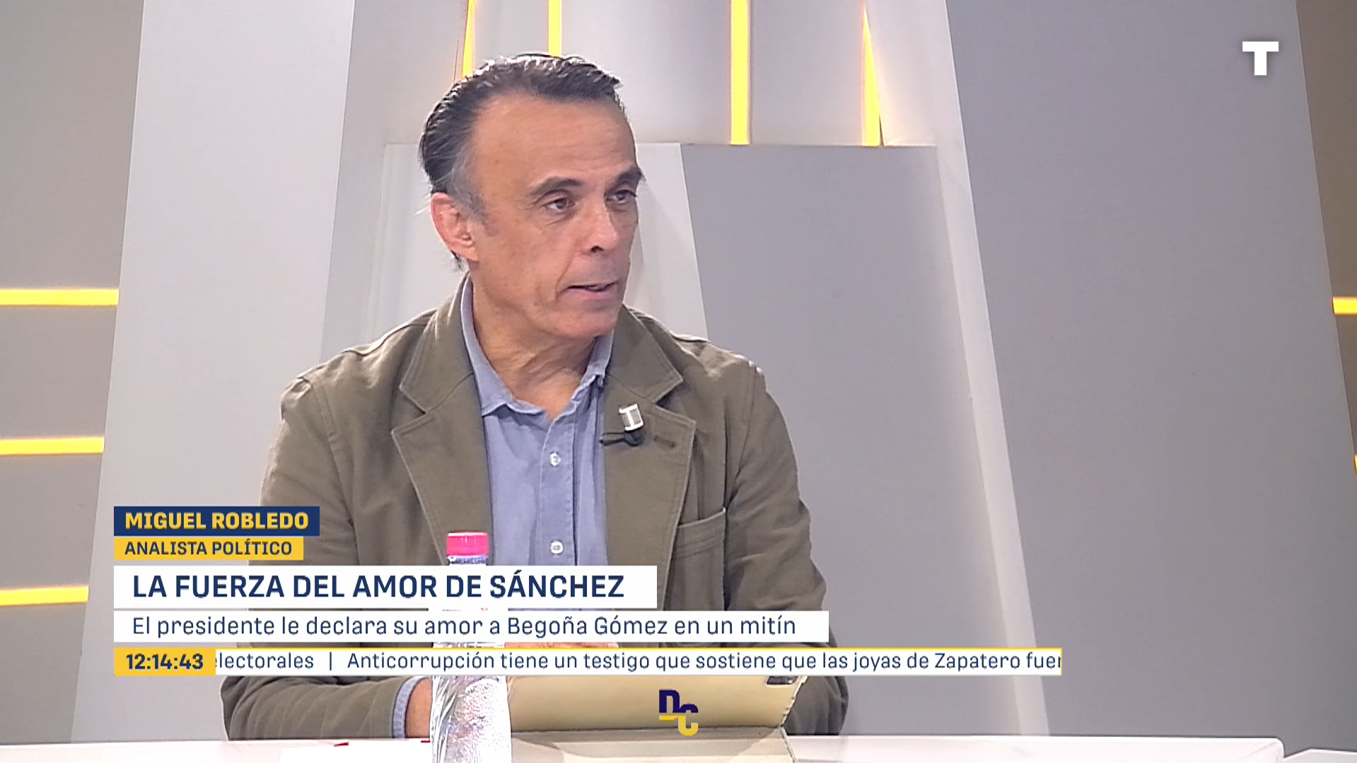 Le declara su amor a su mujer investigada en mitad de un mitin