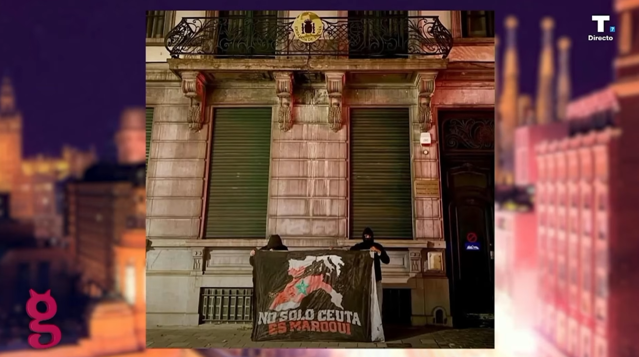 Un magrebí se mete en un coche del Ejército para insultar a nuestros militares